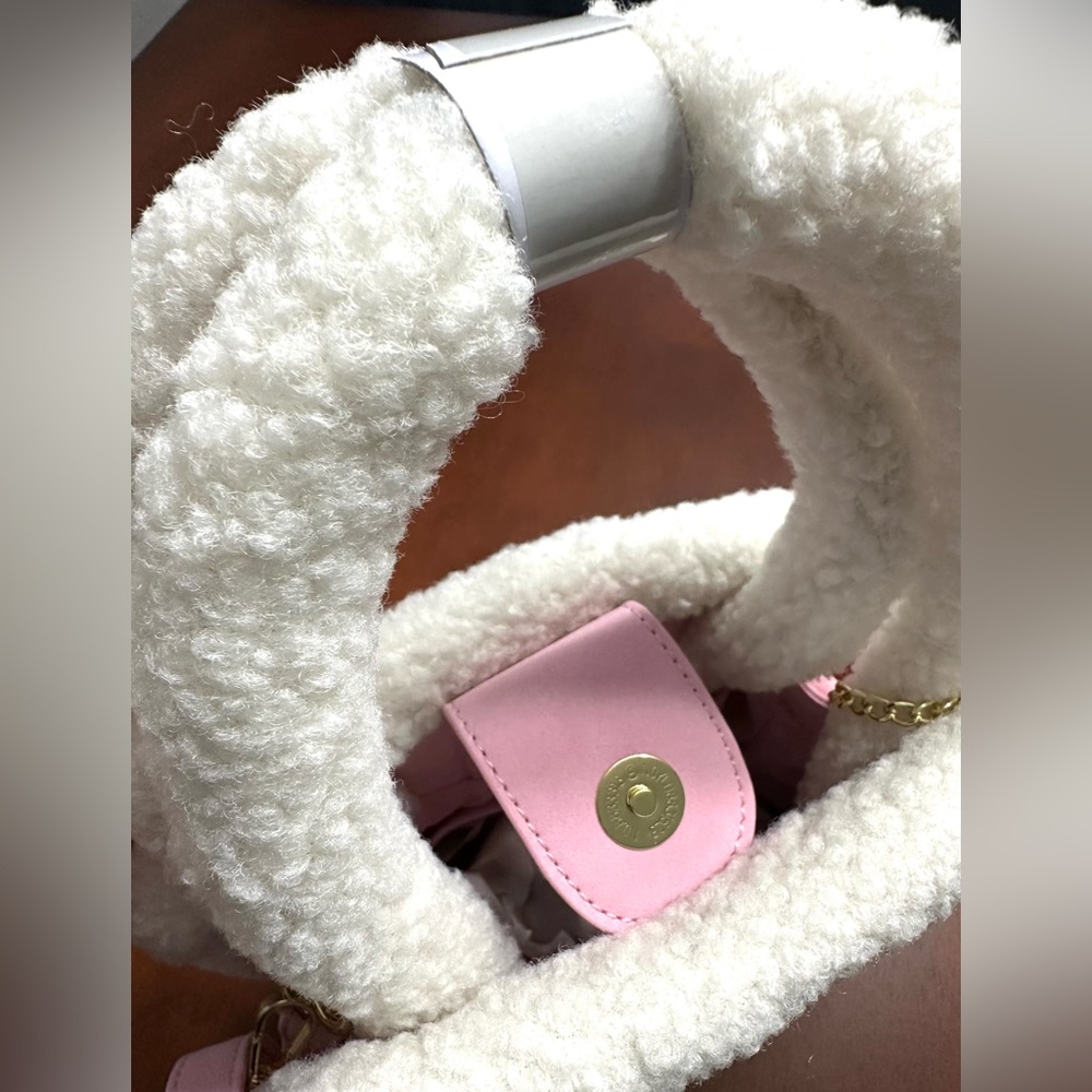 Sanrio Hello Kitty & Mimi Crossbody Bag - Picture 8 of 10